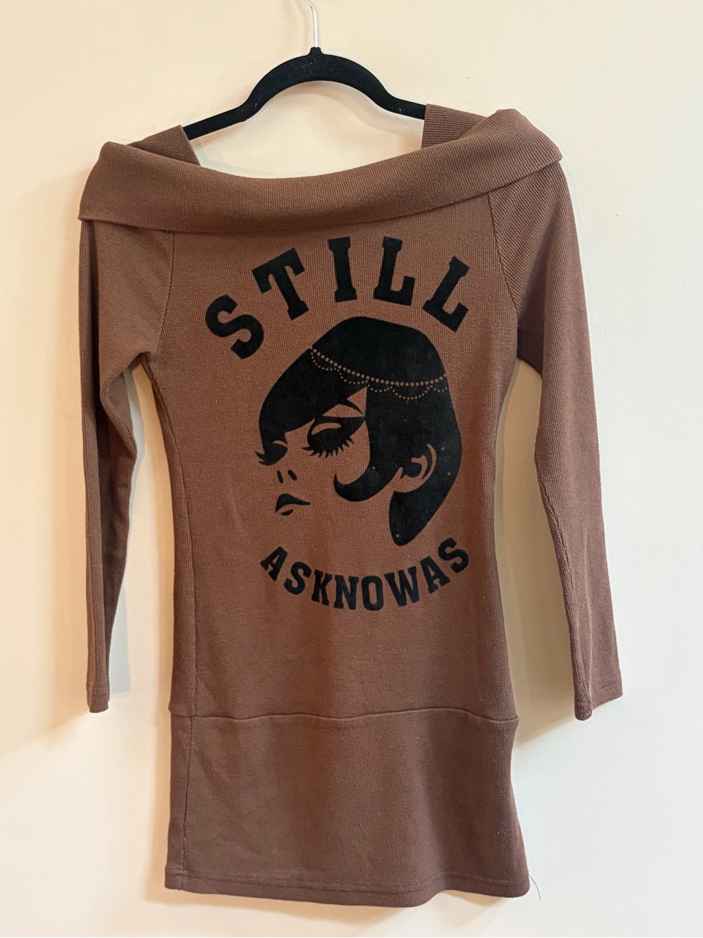 Still Asknowas Y2K Style Brown & Black Twiggy Flapper Graphic Off Shoulder Dress